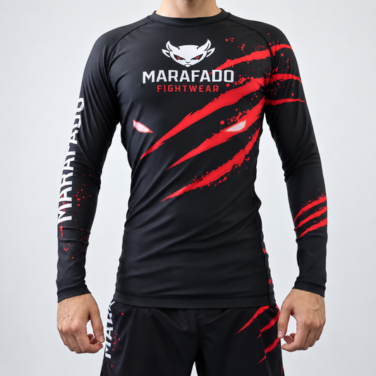 Rashguard Hard to Handle LS de manga comprida da Marafado Fightwear, vestida por modelo masculino, vista de frente.